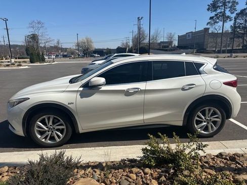 Used 2018 INFINITI QX30 image 4