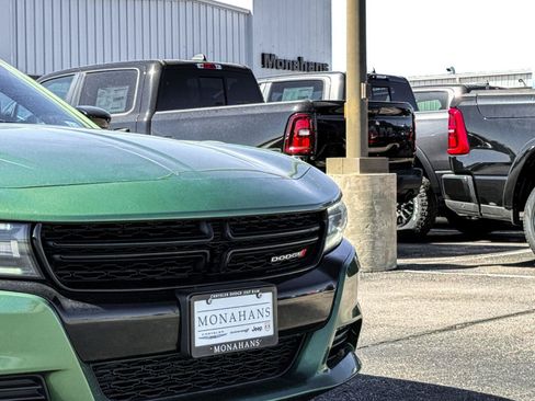 Used 2020 Dodge Charger SXT w/ Blacktop Package RWD image 7