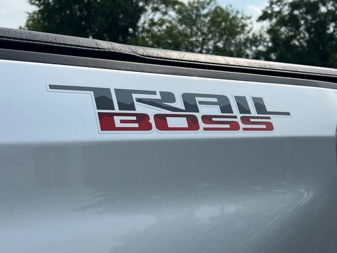 Used 2022 Chevrolet Silverado 1500 LT Trail Boss AWD/4WD image 18