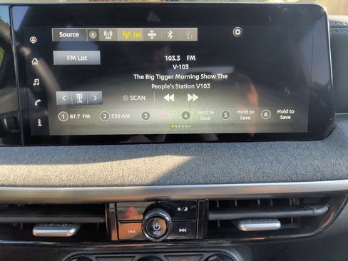 Used 2025 Nissan Kicks SV FWD image 25