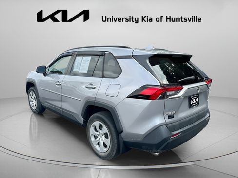 Used 2019 Toyota RAV4 LE FWD image 6