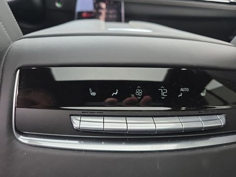 Used 2025 Cadillac Escalade V image 16