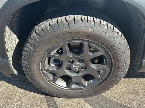 Used 2025 Honda Pilot TrailSport image 9