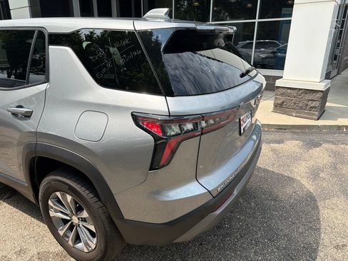 Used 2025 Chevrolet Equinox LT AWD/4WD image 4