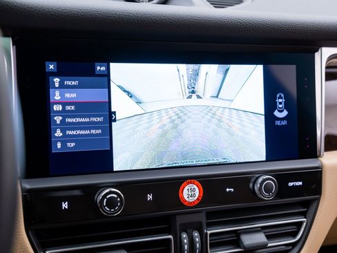 Certified 2025 Porsche Macan image 25