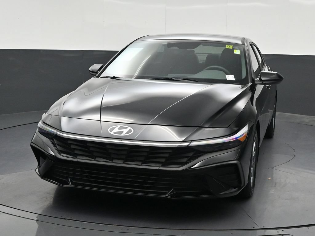 Used 2024 Hyundai Elantra SEL FWD image 9