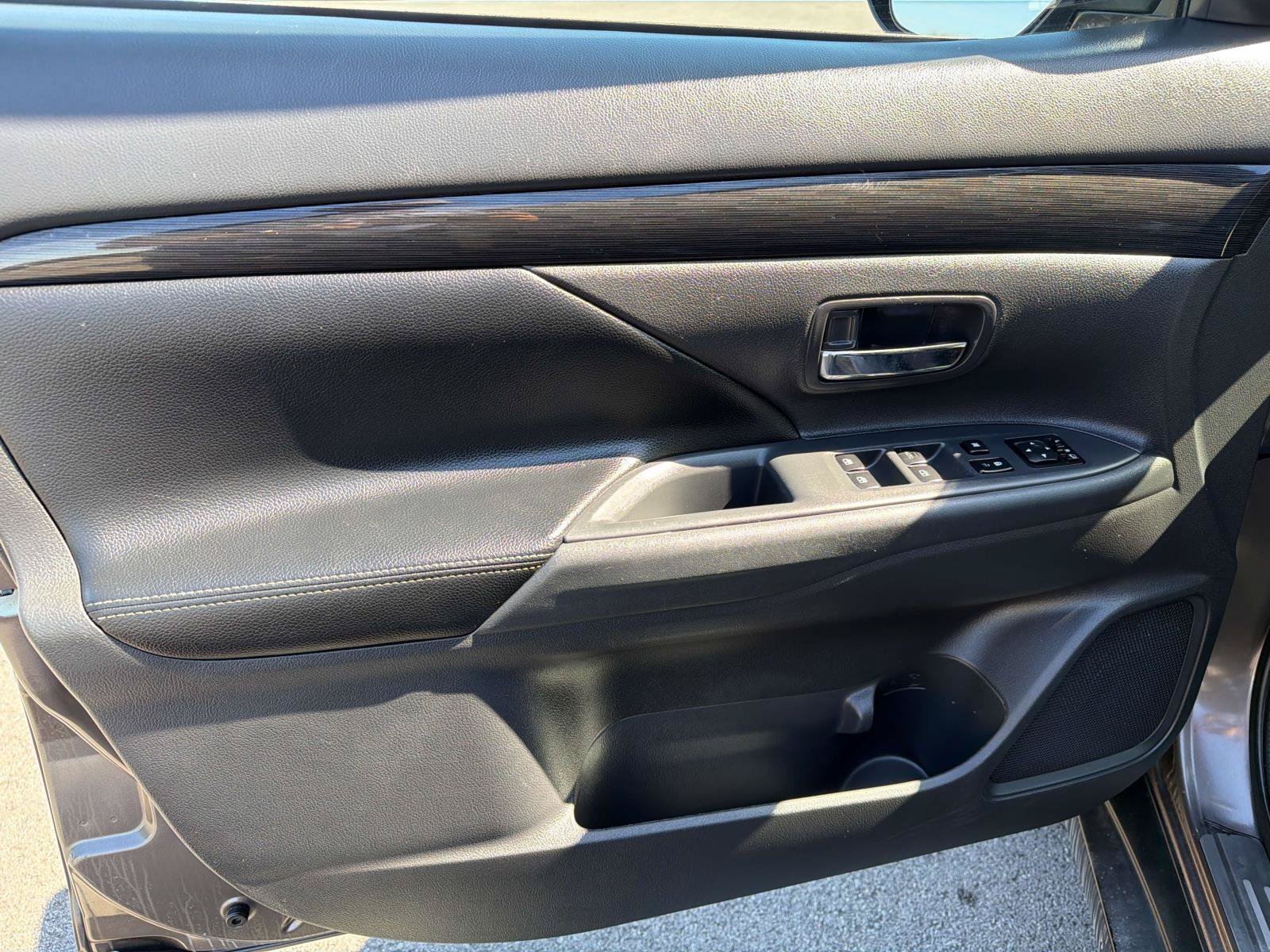 Used 2017 Mitsubishi Outlander SEL FWD image 30