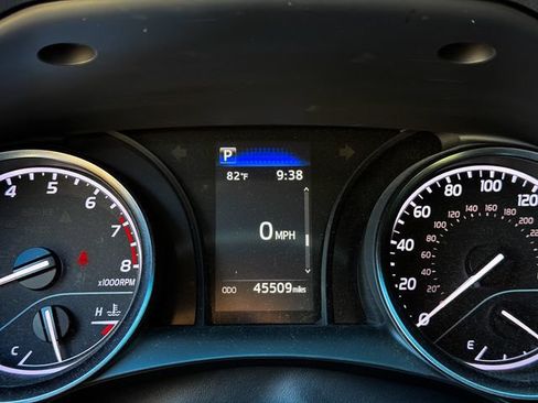Used 2024 Toyota Camry SE FWD image 12