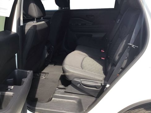 Used 2025 Nissan Pathfinder SV AWD/4WD image 10