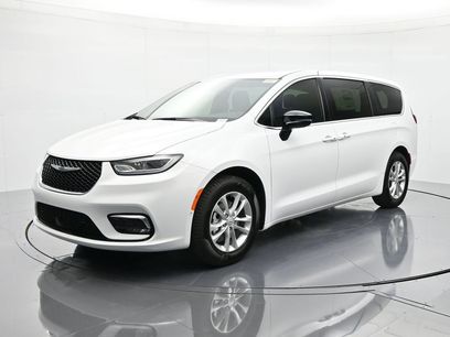 New 2026 Chrysler Pacifica Select
