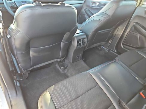 Used 2025 Ford Escape ST-Line image 18