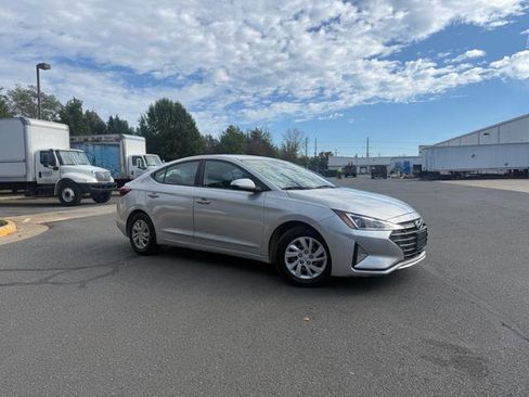Used 2019 Hyundai Elantra SE w/ Cargo Package image 2