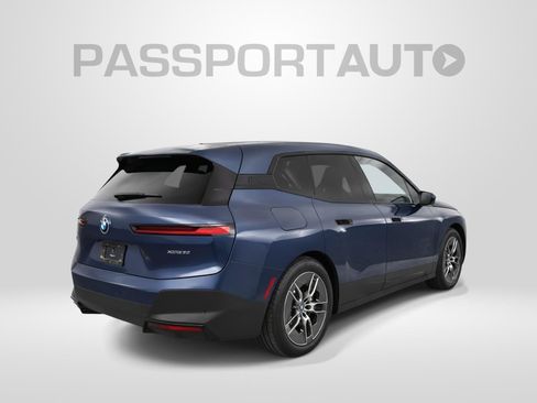 Used 2022 BMW iX xDrive50 w/ Convenience Package AWD/4WD image 4