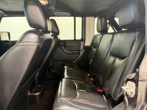 Used 2017 Jeep Wrangler Unlimited Sahara AWD/4WD image 18