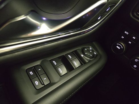 Certified 2023 Chevrolet Suburban Z71 AWD/4WD image 32