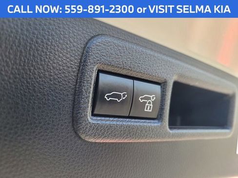 Used 2021 Toyota Venza LE w/ Carpet Mat Package (TMS) image 27