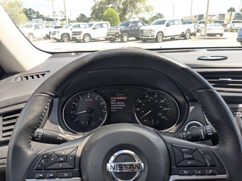 Used 2019 Nissan Rogue SV AWD/4WD image 29