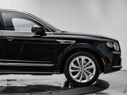 Used 2023 Bentley Bentayga Extended Wheelbase AWD/4WD image 19