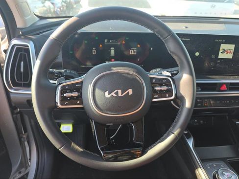 Used 2025 Kia Sorento EX w/ EX Panoramic Sunroof Package FWD image 4