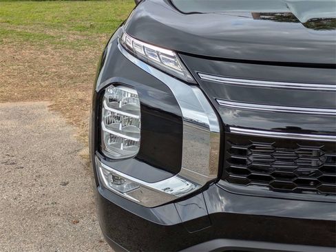 New 2026 Mitsubishi Outlander ES image 10