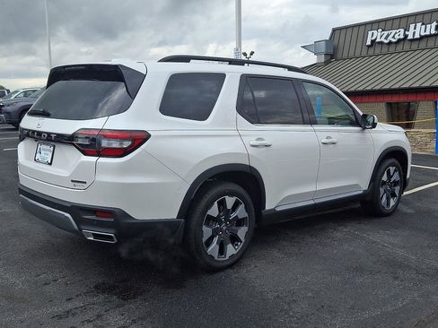New 2026 Honda Pilot Touring image 3