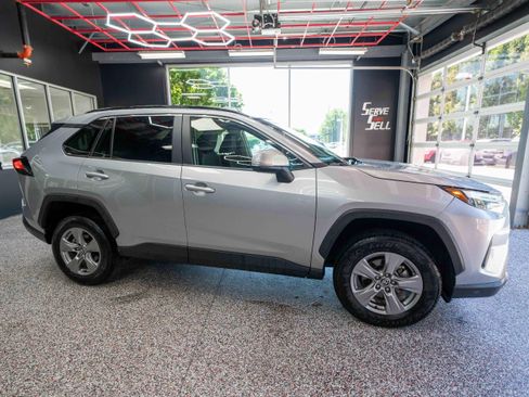 Used 2024 Toyota RAV4 XLE FWD image 5