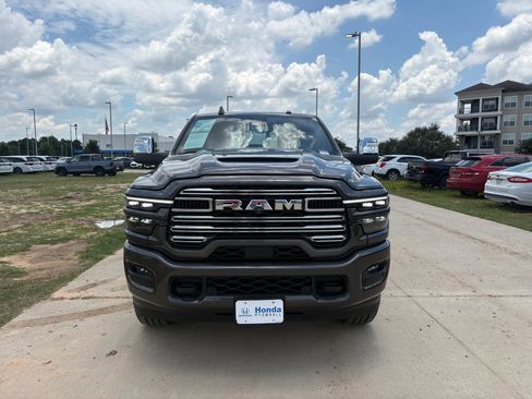 Used 2025 RAM 2500 Laramie AWD/4WD image 3