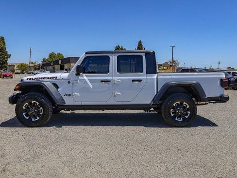 Used 2024 Jeep Gladiator Rubicon w/ Convenience Group image 9