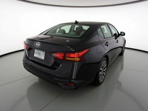 Used 2025 Nissan Altima 2.5 SV image 9