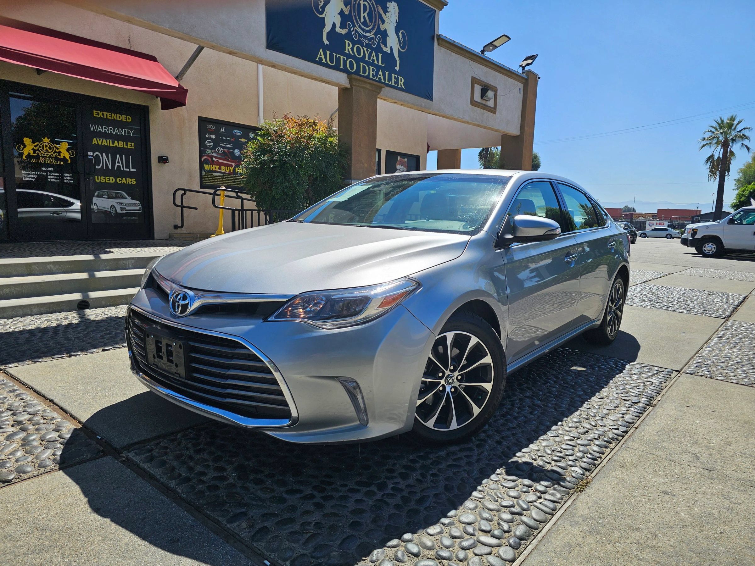 Used 2016 Toyota Avalon XLE FWD image 1