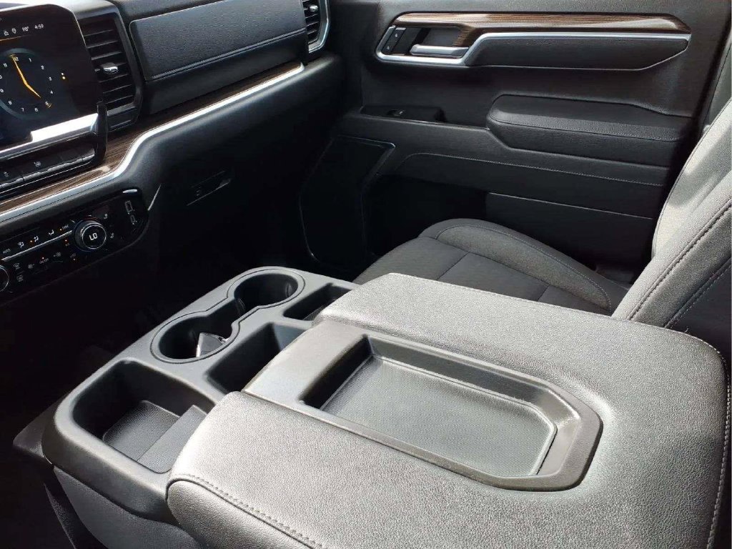 Used 2025 Chevrolet Silverado 1500 LT RWD image 11