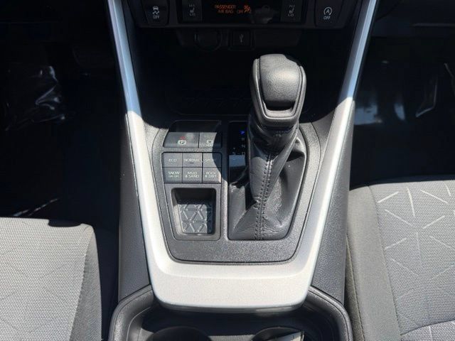 Used 2021 Toyota RAV4 XLE w/ Convenience Package AWD/4WD image 17