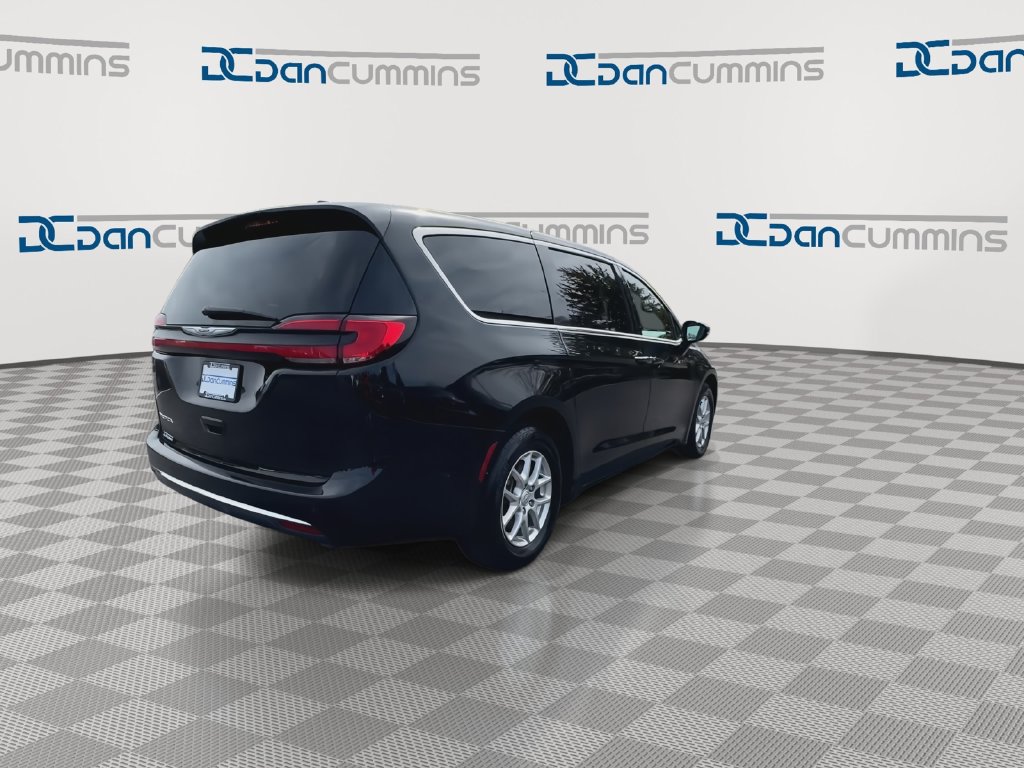 Used 2025 Chrysler Pacifica Select FWD image 8