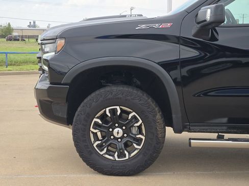 Used 2024 Chevrolet Silverado 1500 ZR2 w/ Technology Package AWD/4WD image 29