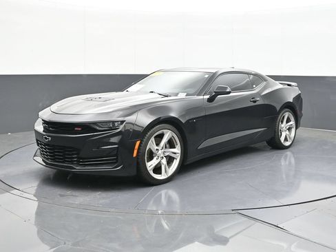 Used 2019 Chevrolet Camaro SS RWD image 3