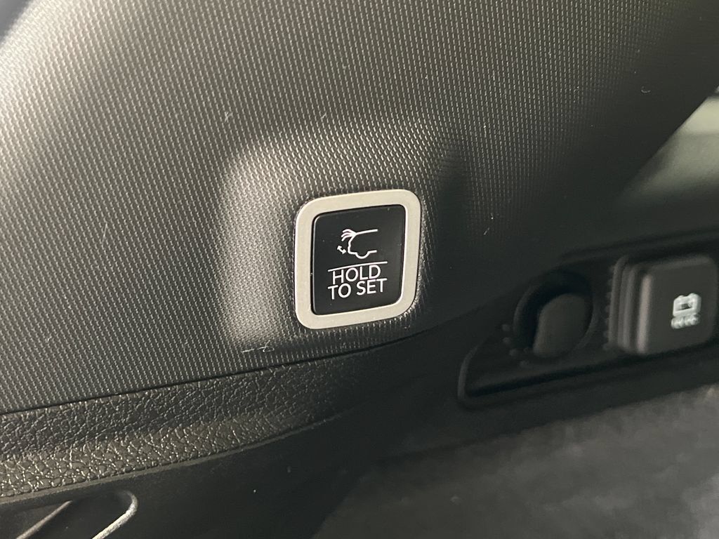 Used 2023 Jeep Grand Cherokee Overland AWD/4WD image 46