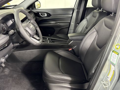 New 2026 Jeep Compass Limited image 9