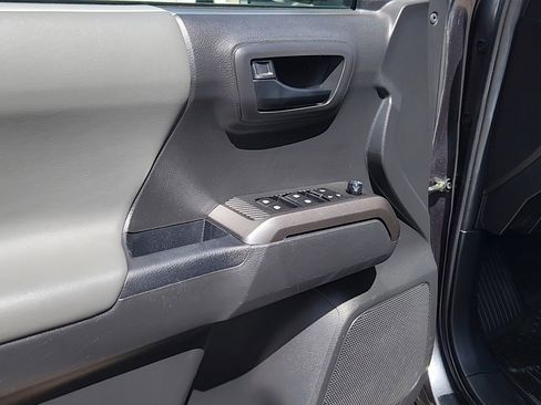 Used 2022 Toyota Tacoma SR5 image 28