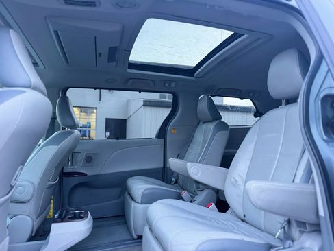 Used 2013 Toyota Sienna Limited image 22