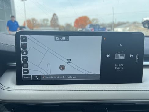 Used 2025 Genesis G70 2.5T image 17