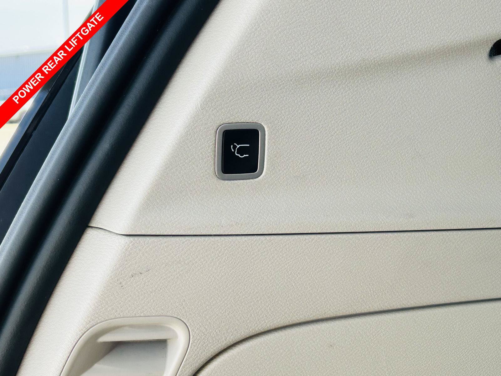 Used 2023 Chrysler Pacifica Touring-L FWD image 10