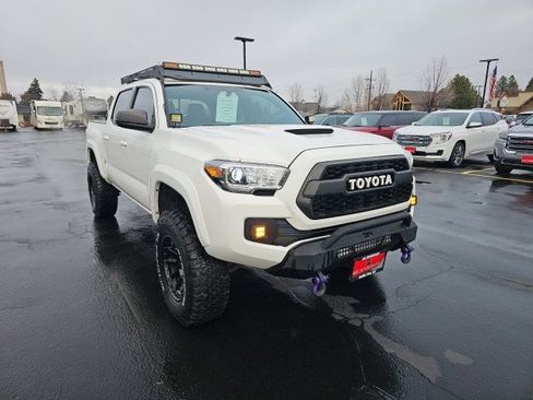 Used 2016 Toyota Tacoma TRD Sport image 5