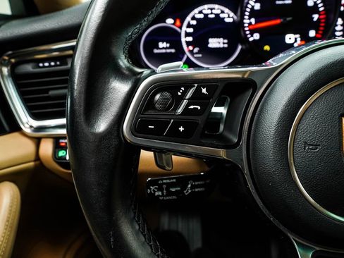 Used 2017 Porsche Panamera image 38