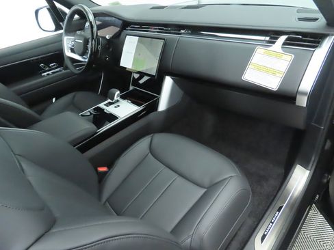 New 2026 Land Rover Range Rover Long Wheelbase SE image 18