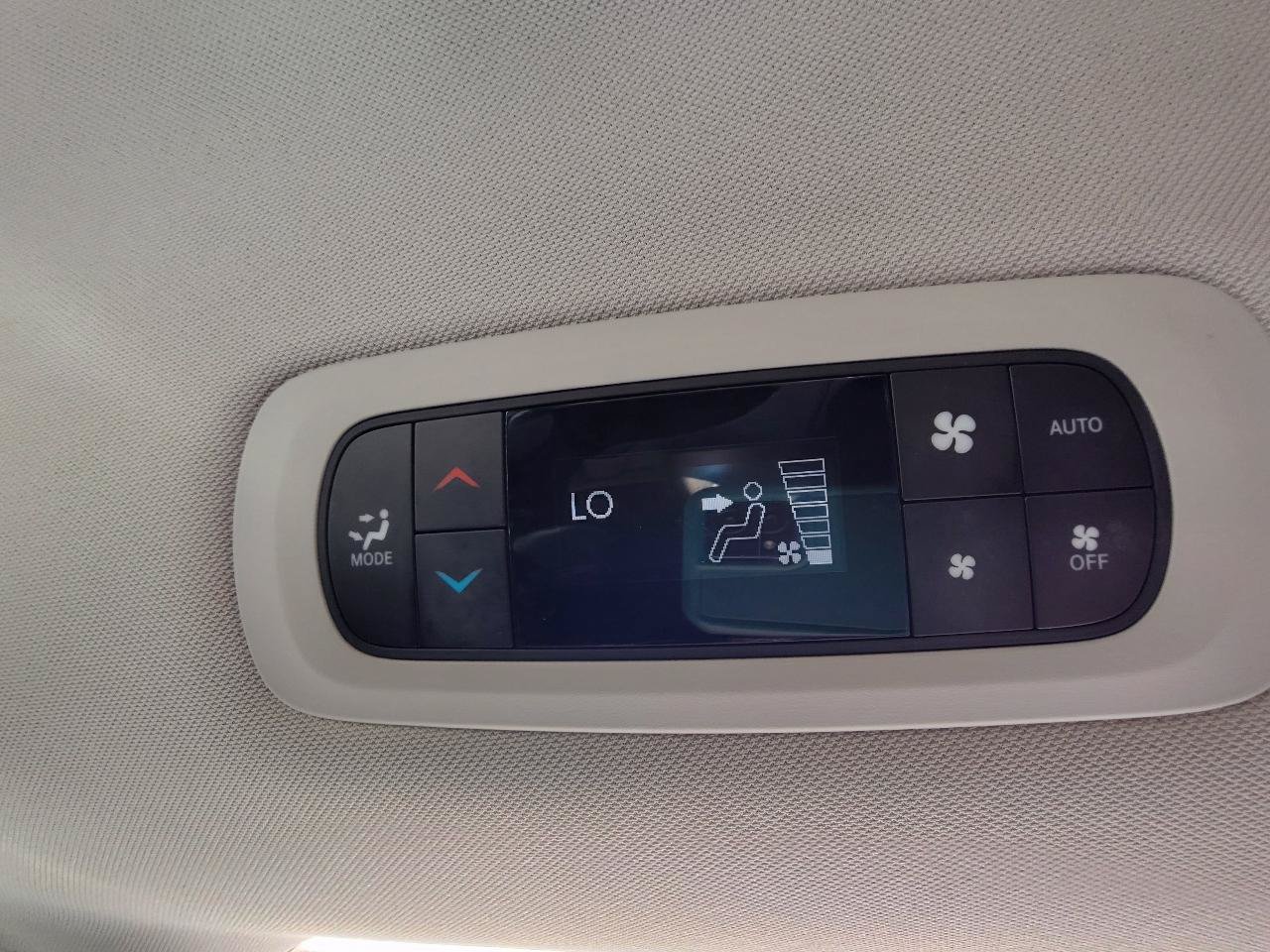 Used 2023 Chrysler Pacifica Touring-L FWD image 42