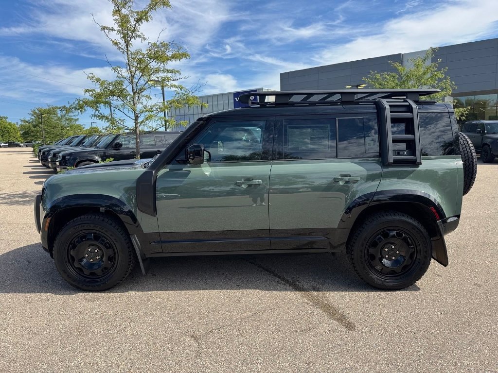 New 2026 Land Rover Defender 110 AWD/4WD image 2