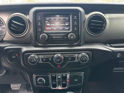 Used 2018 Jeep Wrangler Unlimited Sport S image 17