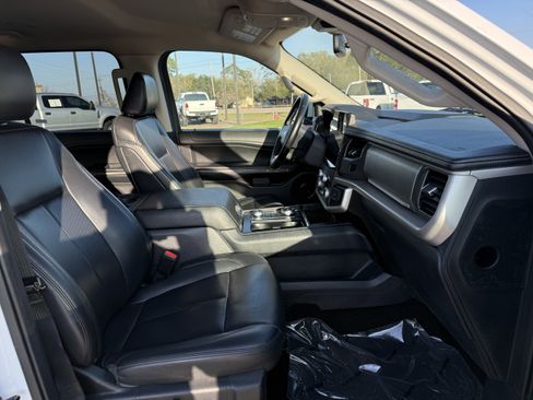 Used 2023 Ford Expedition Max XLT image 32