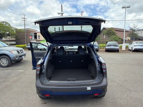 Used 2025 Nissan Kicks SR image 11