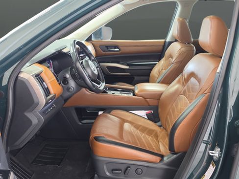Used 2022 Nissan Pathfinder Platinum w/ Cargo Package FWD image 9